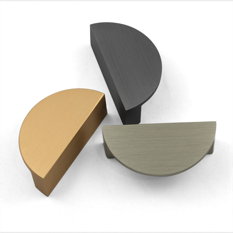 Luxe Übergangskabinett-Halbrund-Satin-behandelt Messinggriffküchenschrank 2.63in 3.54in 4.7inches